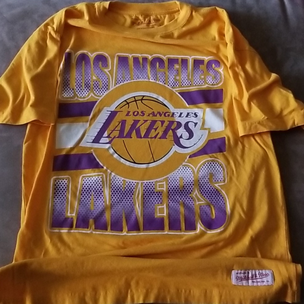Vintage Los Angeles Lakers Mitchell & Ness t shirt